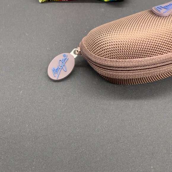 Maui Jim Hard Small Sunglasses Case With Clip and Microfiber Cleaning Cloth - Picture 2 of 6